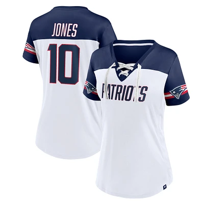 Fanatics Mac Jones pour femmes, haut blanc à col en V avec nom et numéro Athena des Patriots de la Nouvelle-Angleterre