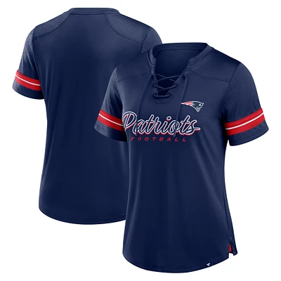 T-shirt à lacets Fanatics bleu marine New England Patriots Play Script pour femme