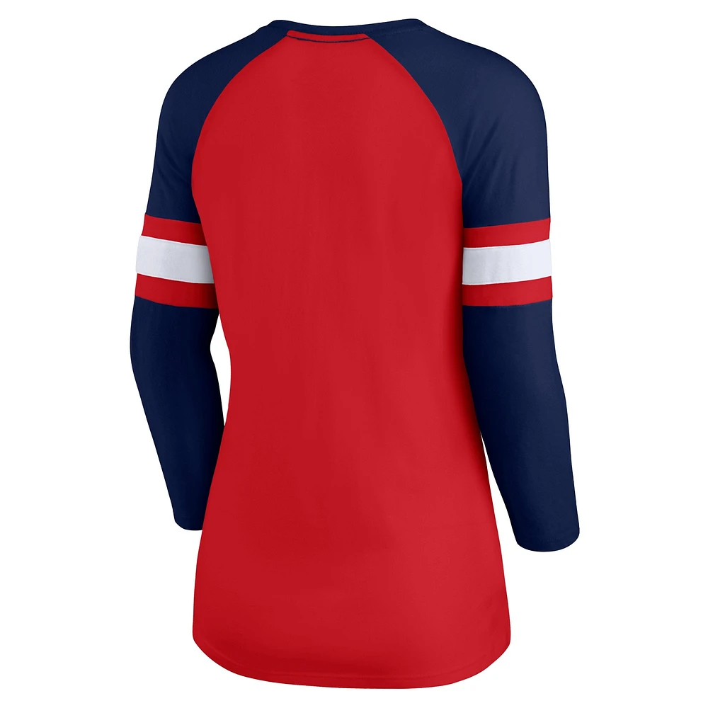 T-shirt Fanatics pour femmes rouge/marine New England Patriots Arch Raglan à manches 3/4 et col cranté