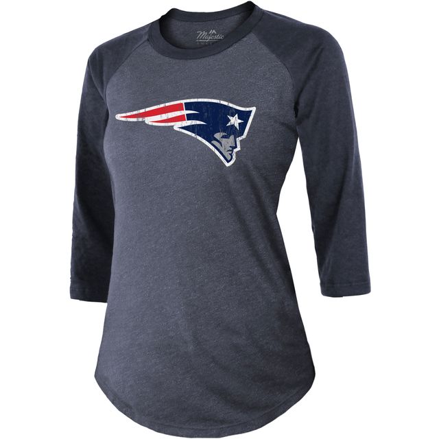 T-shirt Majestic Threads Mac Jones Navy New England Patriots pour femmes, nom et numéro du joueur Raglan Tri-Blend à manches 3/4