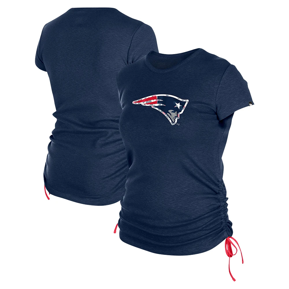 T-shirt froncé sur le côté des New England Patriots Era pour femme bleu marine