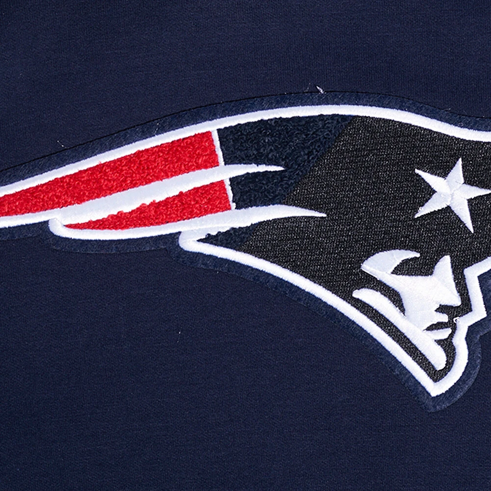 Sweat à capuche zippé avec logo fendu Pro Standard bleu marine pour femme des New England Patriots