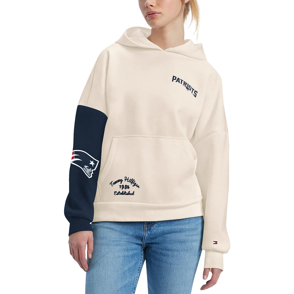 Sweat à capuche Tommy Hilfiger crème/marine New England Patriots Harriet pour femmes