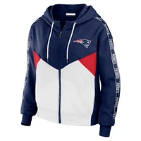 Sweat à capuche court zippé léger et modeste blocs de couleurs bleu marine/blanc pour femme WEAR by Erin Andrews des New England Patriots