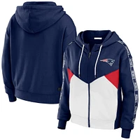 Sweat à capuche court zippé léger et modeste blocs de couleurs bleu marine/blanc pour femme WEAR by Erin Andrews des New England Patriots