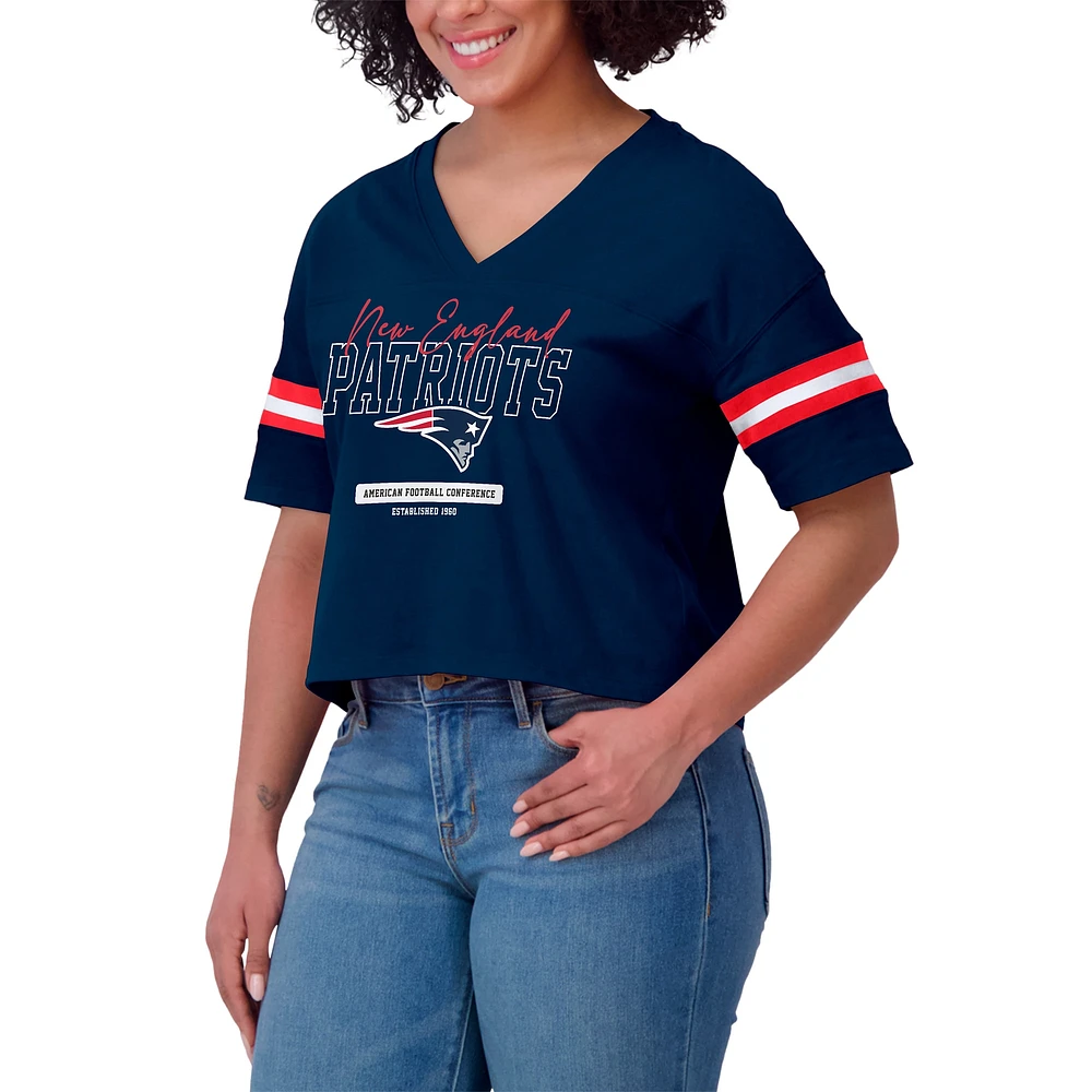 Women's WEAR by Erin Andrews Navy New England Patriots Color Block Boxy Modest Crop V-Neck T-Shirt