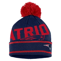 Women's WEAR by Erin Andrews Navy Patriots de la Nouvelle-Angleterre Bonnet en tricot à double revers en jacquard avec pompon et ensemble de gants