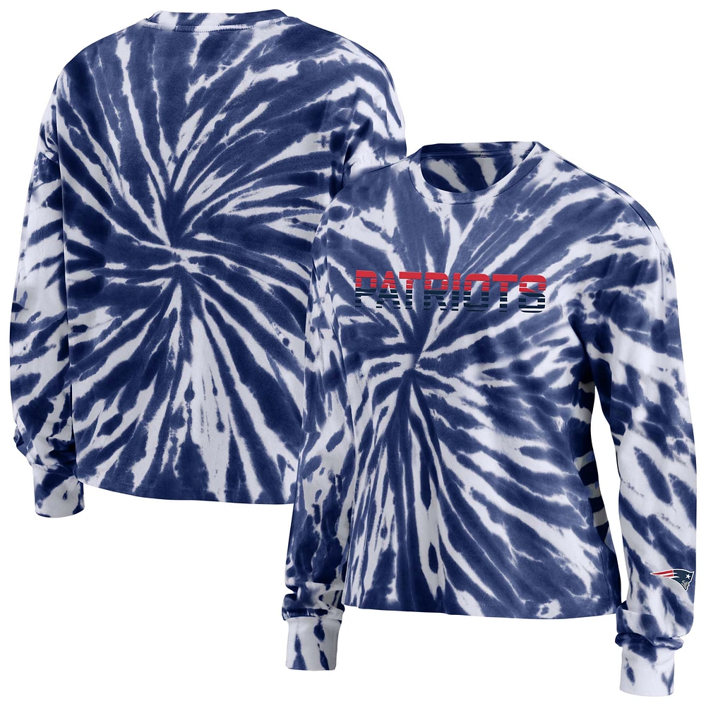 T-shirt court à manches longues tie-dye bleu marine New England Patriots pour femme WEAR by Erin Andrews