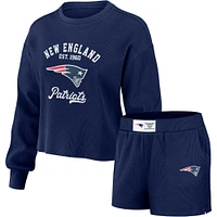 Ensemble de détente pour femme WEAR by Erin Andrews avec t-shirt à manches longues et short en tricot gaufré bleu marine New England Patriots