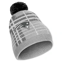 Ensemble bonnet à carreaux en tricot avec pompon et écharpe pour femme WEAR by Erin Andrews des Patriots de la Nouvelle-Angleterre