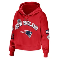 Sweat à capuche court et modeste grande taille pour femme WEAR by Erin Andrews Red New England Patriots