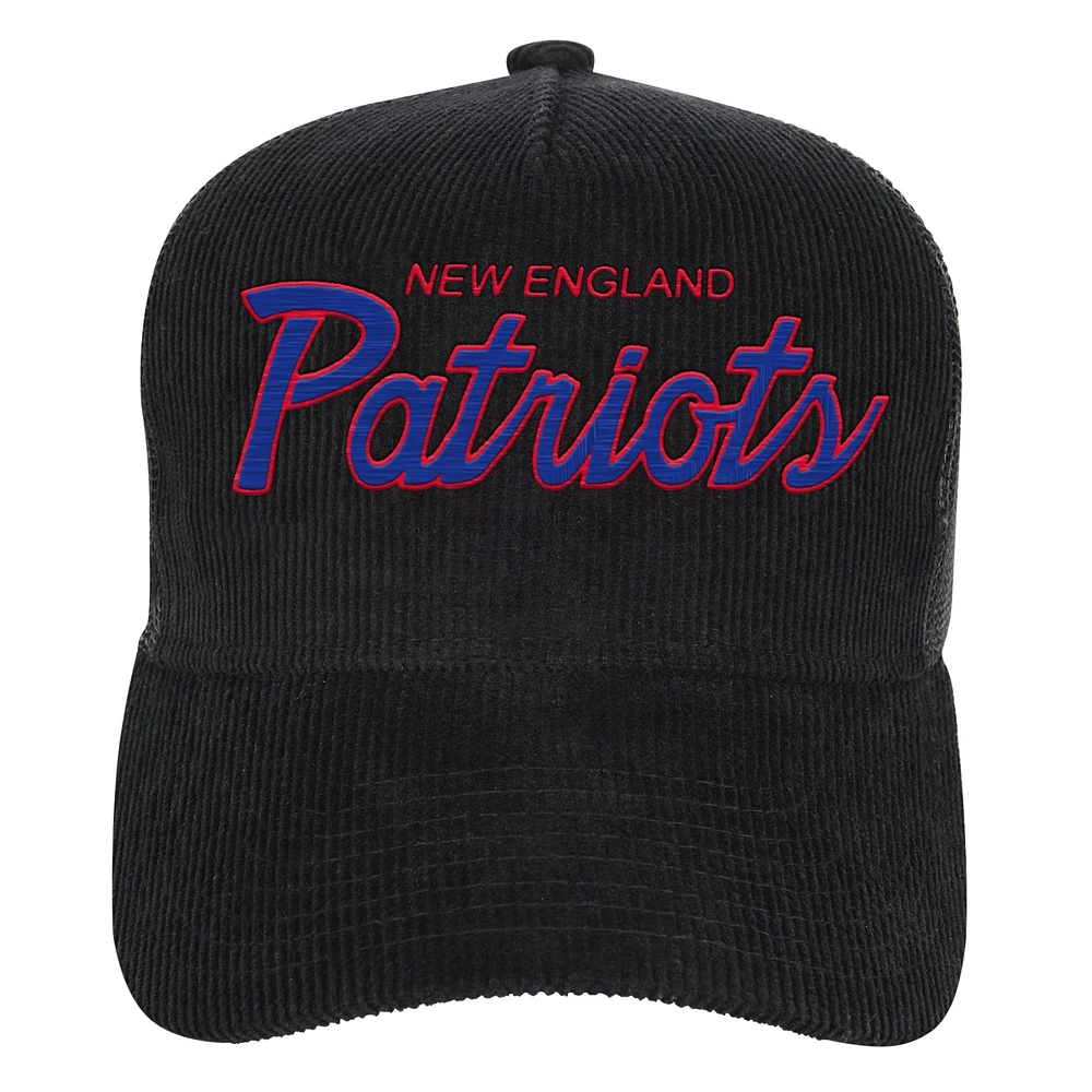 Casquette réglable de camionneur précourbée noire New England Patriots Times Up Mitchell & Ness pour jeunes