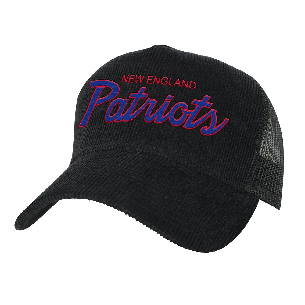 Casquette réglable de camionneur précourbée noire New England Patriots Times Up Mitchell & Ness pour jeunes