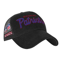 Casquette réglable de camionneur précourbée noire New England Patriots Times Up Mitchell & Ness pour jeunes