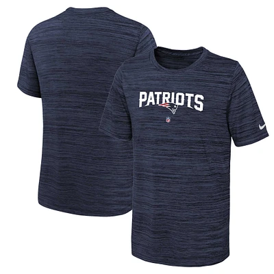 T-shirt Nike New England Patriots Team Sideline Velocity Performance bleu marine pour jeune