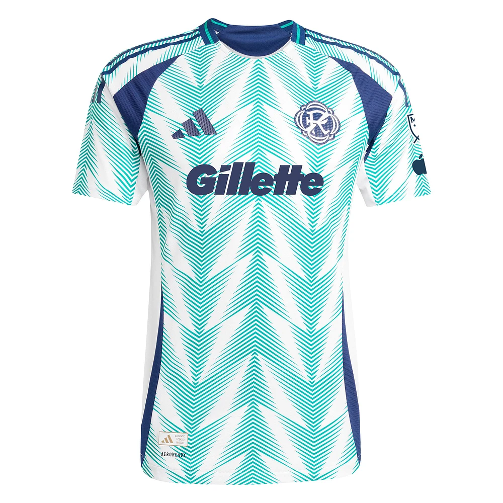 Maillot de joueur authentique adidas Tomás Chancalay New England Revolution 2025 Eastern White Pine x Flag of pour homme
