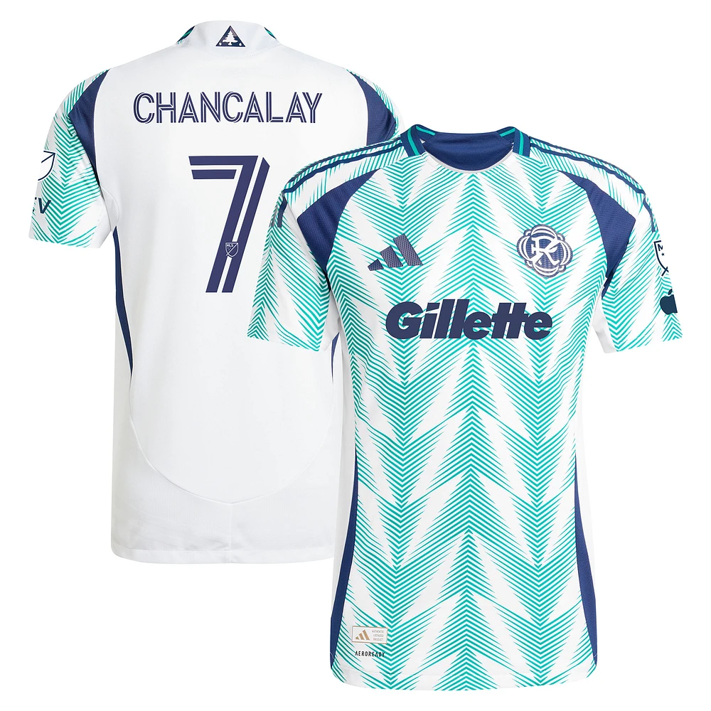 Maillot de joueur authentique adidas Tomás Chancalay New England Revolution 2025 Eastern White Pine x Flag of pour homme