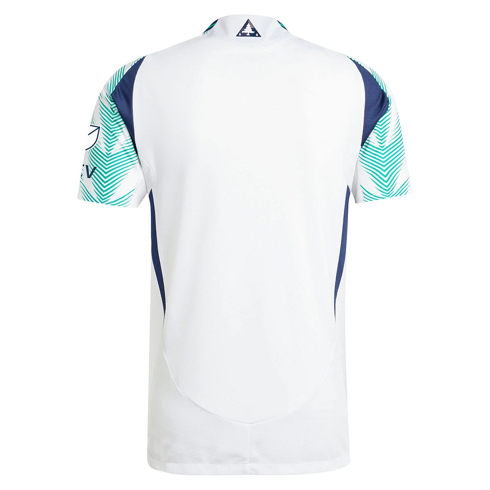 Maillot authentique adidas New England Revolution 2025 Eastern White Pine x Flag of pour homme