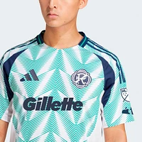 Maillot authentique adidas New England Revolution 2025 Eastern White Pine x Flag of pour homme