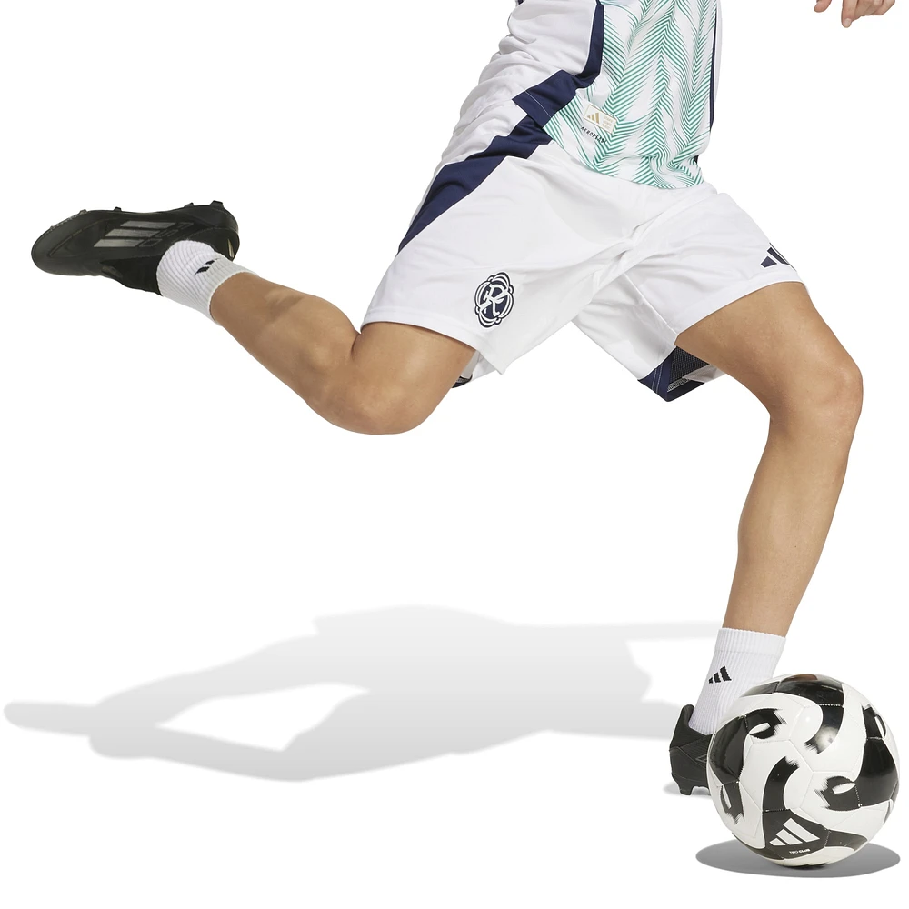 Short adidas blanc New England Revolution Away 2025 Eastern White Pine X Flag of Authentic pour homme
