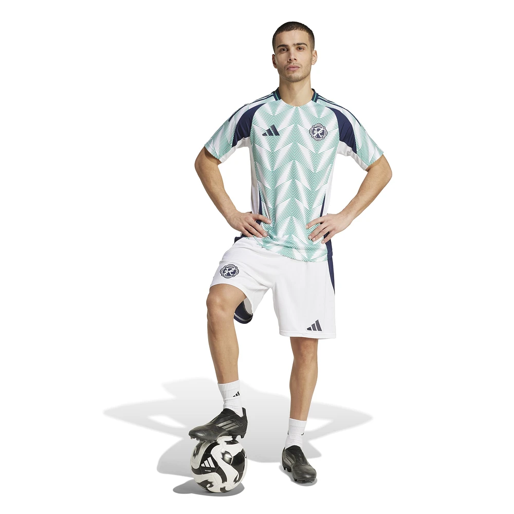 Short adidas blanc New England Revolution Away 2025 Eastern White Pine X Flag of Authentic pour homme