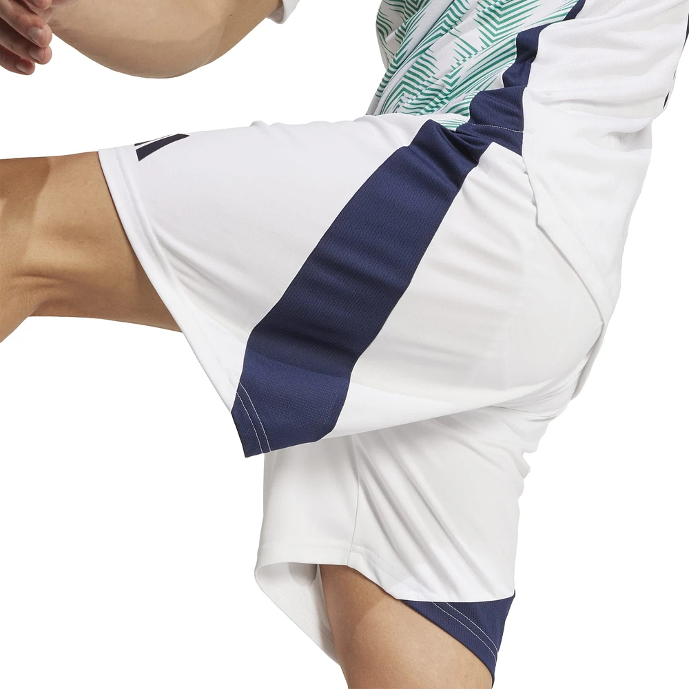Short adidas blanc New England Revolution Away 2025 Eastern White Pine X Flag of Authentic pour homme