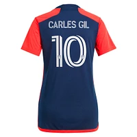 Maillot de joueur adidas Carles Gil bleu marine New England Revolution 2024 Boston Tea Party Replica pour femme