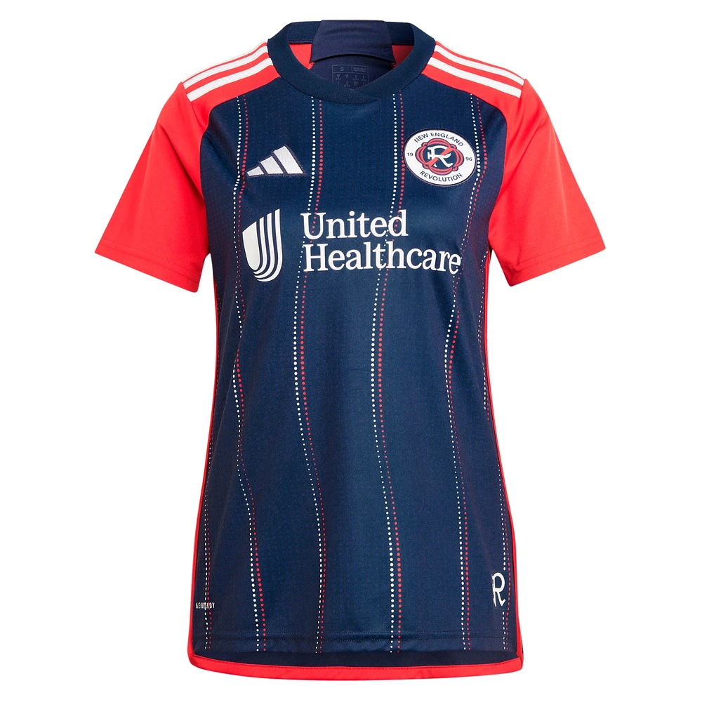 Maillot de joueur réplique adidas DeJuan Jones New England Revolution 2024 Boston Tea Party pour femme, bleu marine