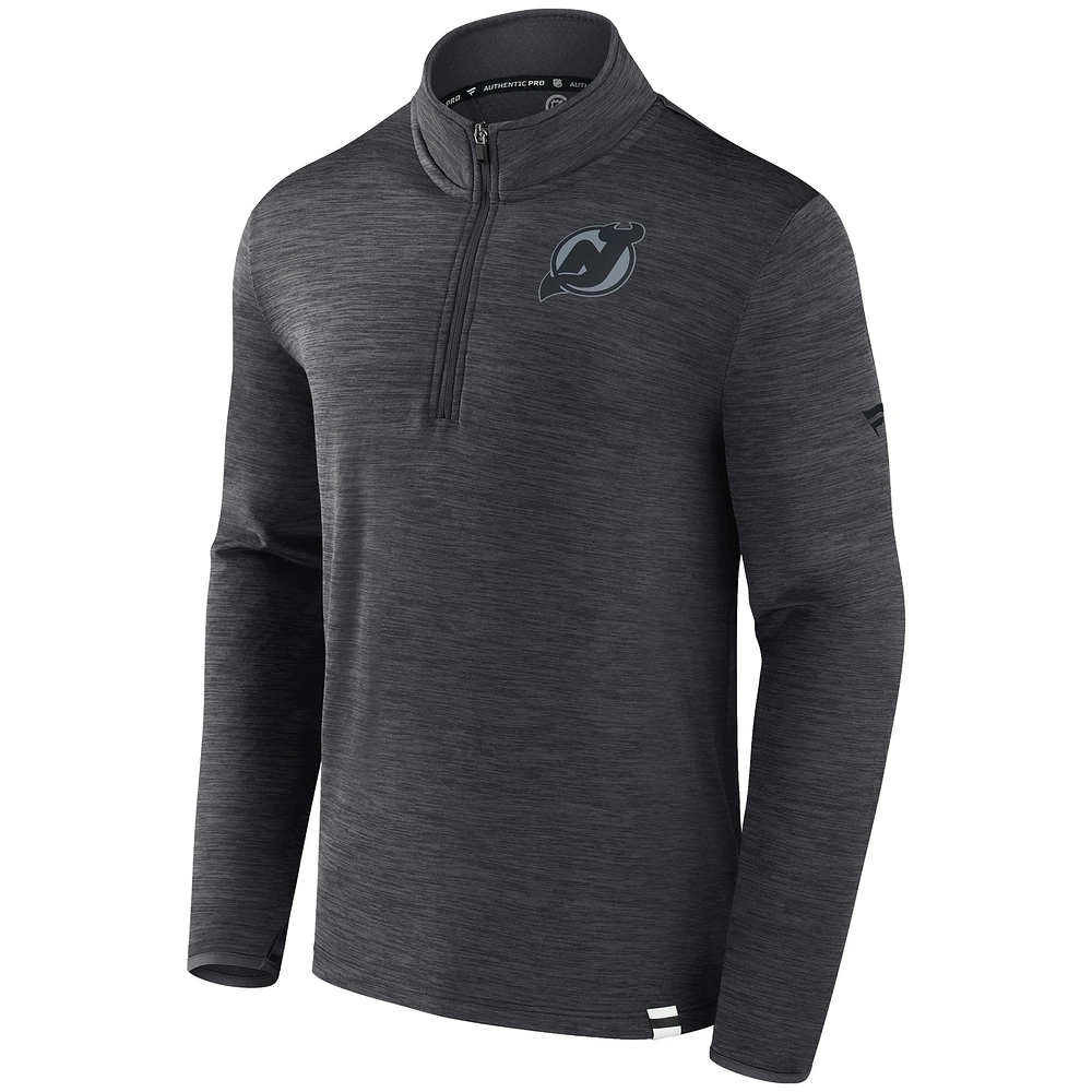Pull à glissière quart de tour avec logo ton sur des Devils du New Jersey pour hommes Fanatics Heather Charcoal