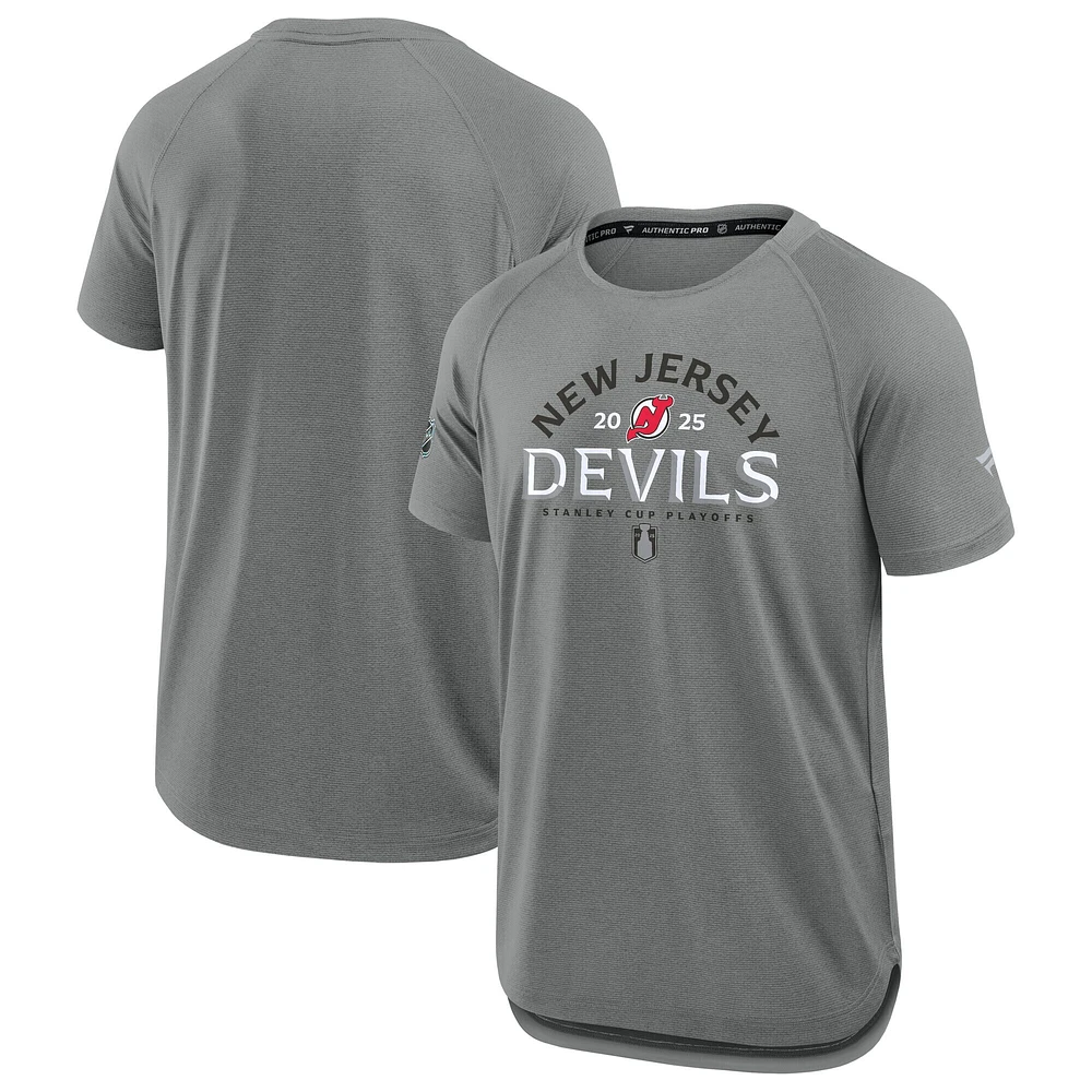 T-shirt de performance authentique Pro Rink Fanatics Heather Grey pour homme, Devils du New Jersey, séries éliminatoires la Coupe Stanley 2025