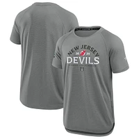 T-shirt de performance authentique Pro Rink Fanatics Heather Grey pour homme, Devils du New Jersey, séries éliminatoires la Coupe Stanley 2025