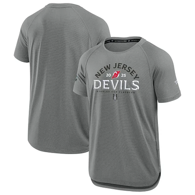 T-shirt de performance authentique Pro Rink Fanatics Heather Grey pour homme, Devils du New Jersey, séries éliminatoires la Coupe Stanley 2025