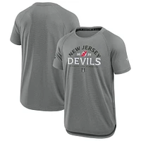 T-shirt de performance authentique Pro Rink Fanatics Heather Grey pour homme, Devils du New Jersey, séries éliminatoires la Coupe Stanley 2025