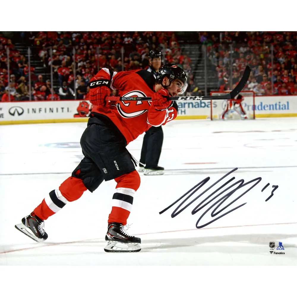 Nico Hischier Les Devils du New Jersey ont autographié la première photographie de la LNH de 8 po x 10 po