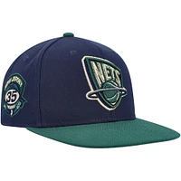 Casquette ajustée pour homme Mitchell & Ness bleu marine/vert New Jersey Nets 35e anniversaire Hardwood Classics Grassland