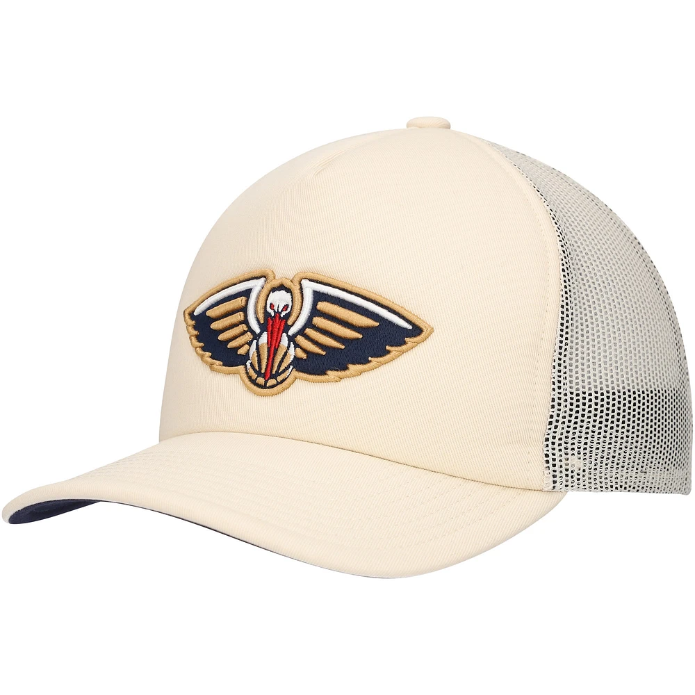 Casquette réglable de camionneur crème New Orleans Pelicans Mitchell & Ness pour hommes