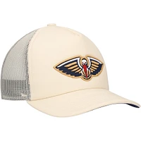 Casquette réglable de camionneur crème New Orleans Pelicans Mitchell & Ness pour hommes