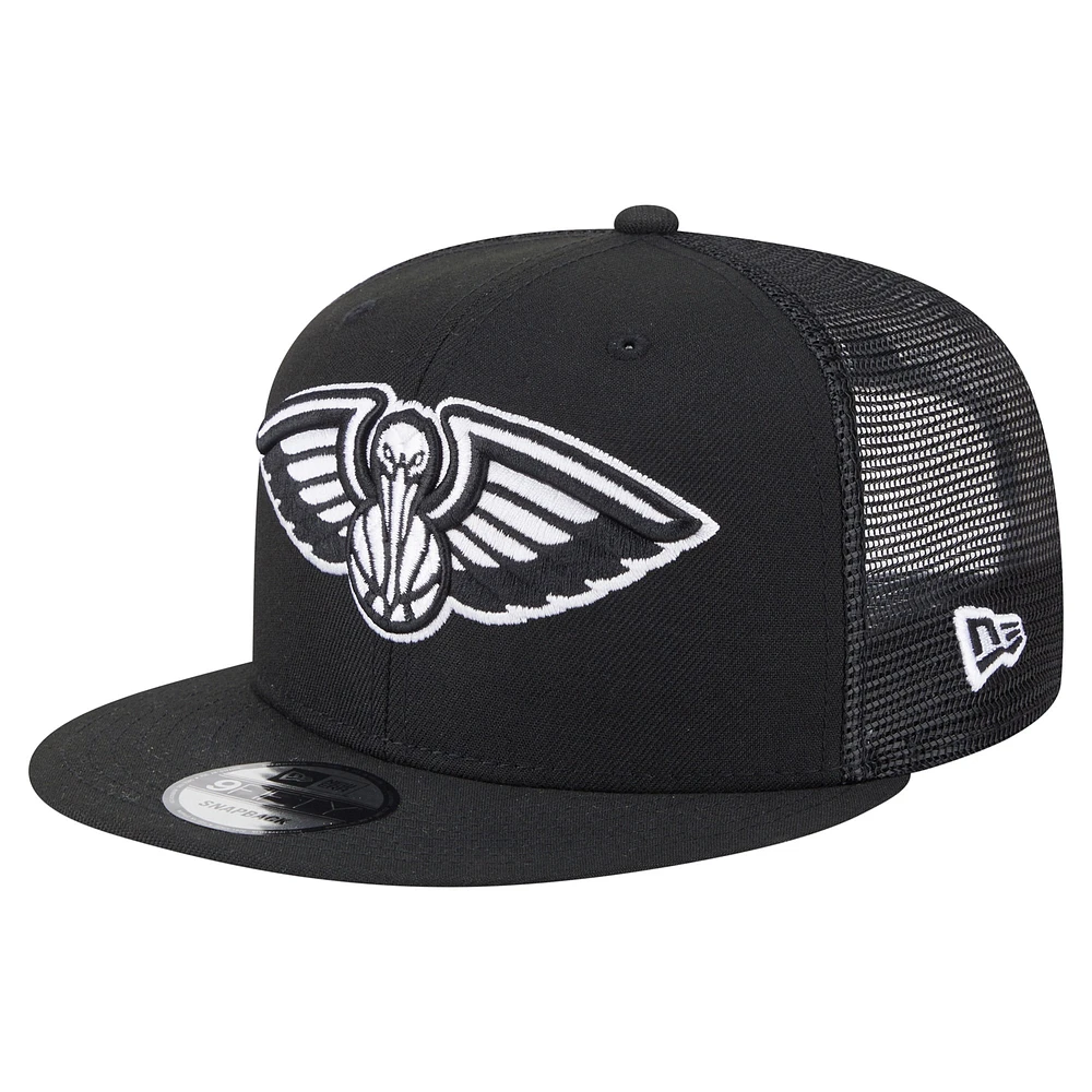 Men's New Era Black New Orleans Pelicans 9FIFTY Snapback Trucker Hat