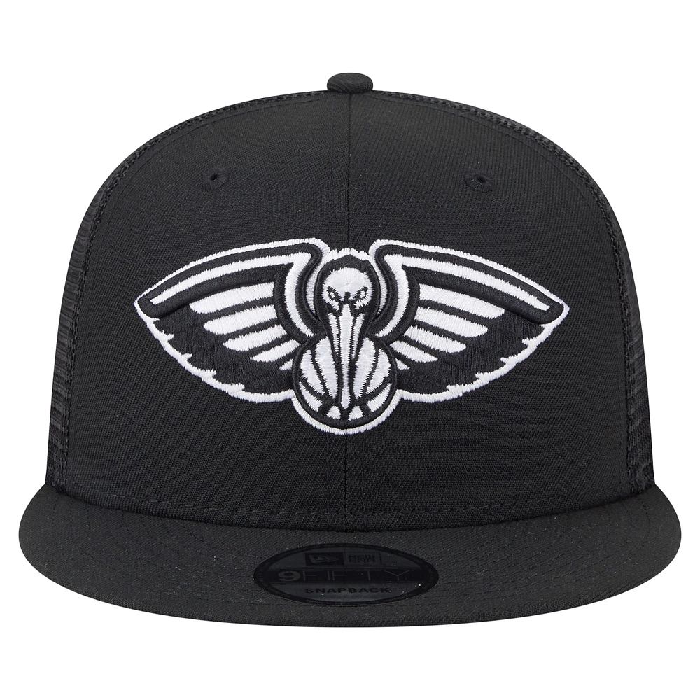 Men's New Era Black New Orleans Pelicans 9FIFTY Snapback Trucker Hat