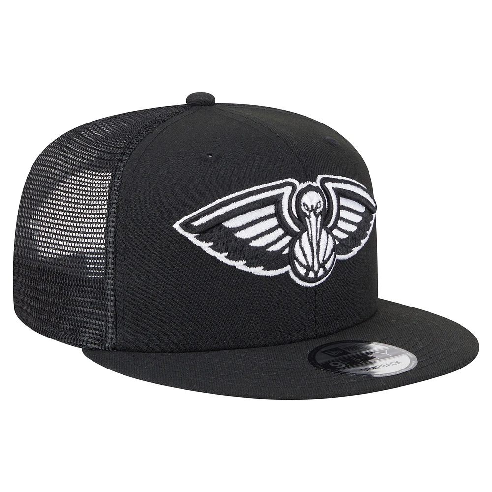 Men's New Era Black New Orleans Pelicans 9FIFTY Snapback Trucker Hat