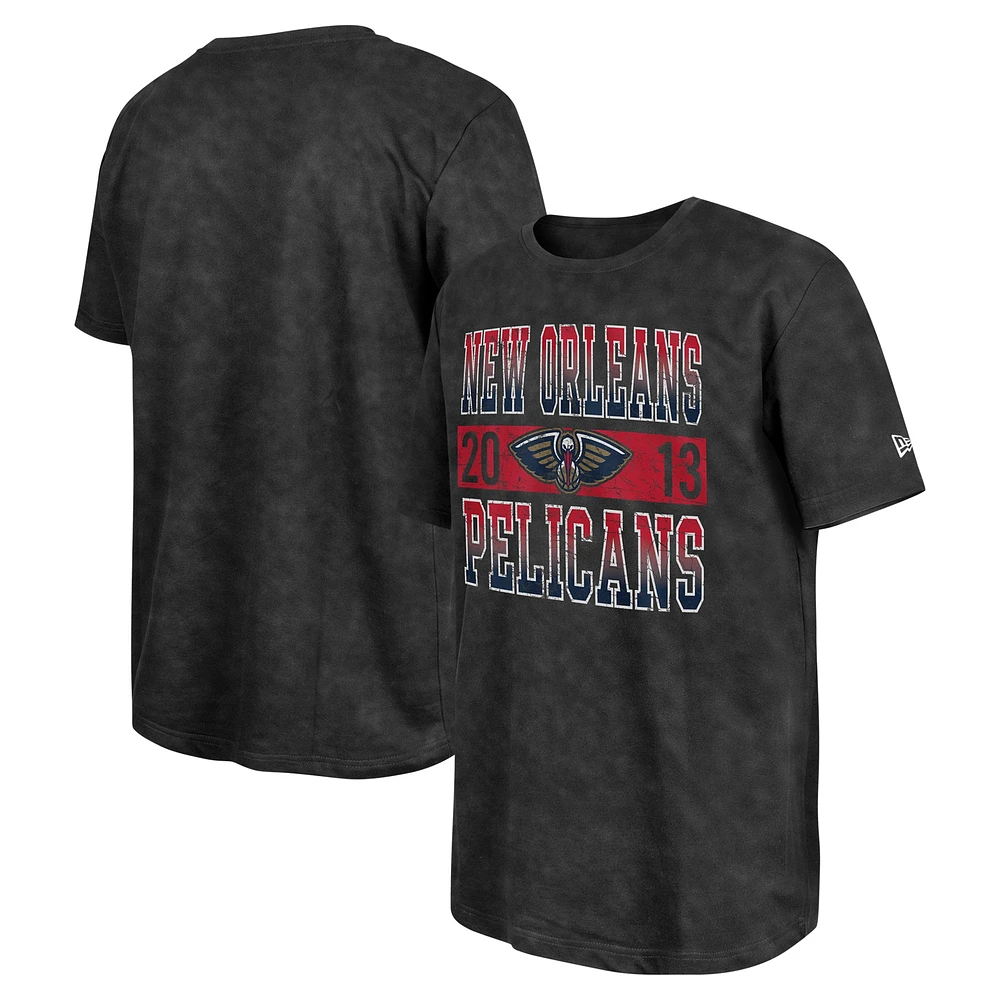 T-shirt surdimensionné noir délavé aux enzymes New Era Orleans Pelicans pour hommes