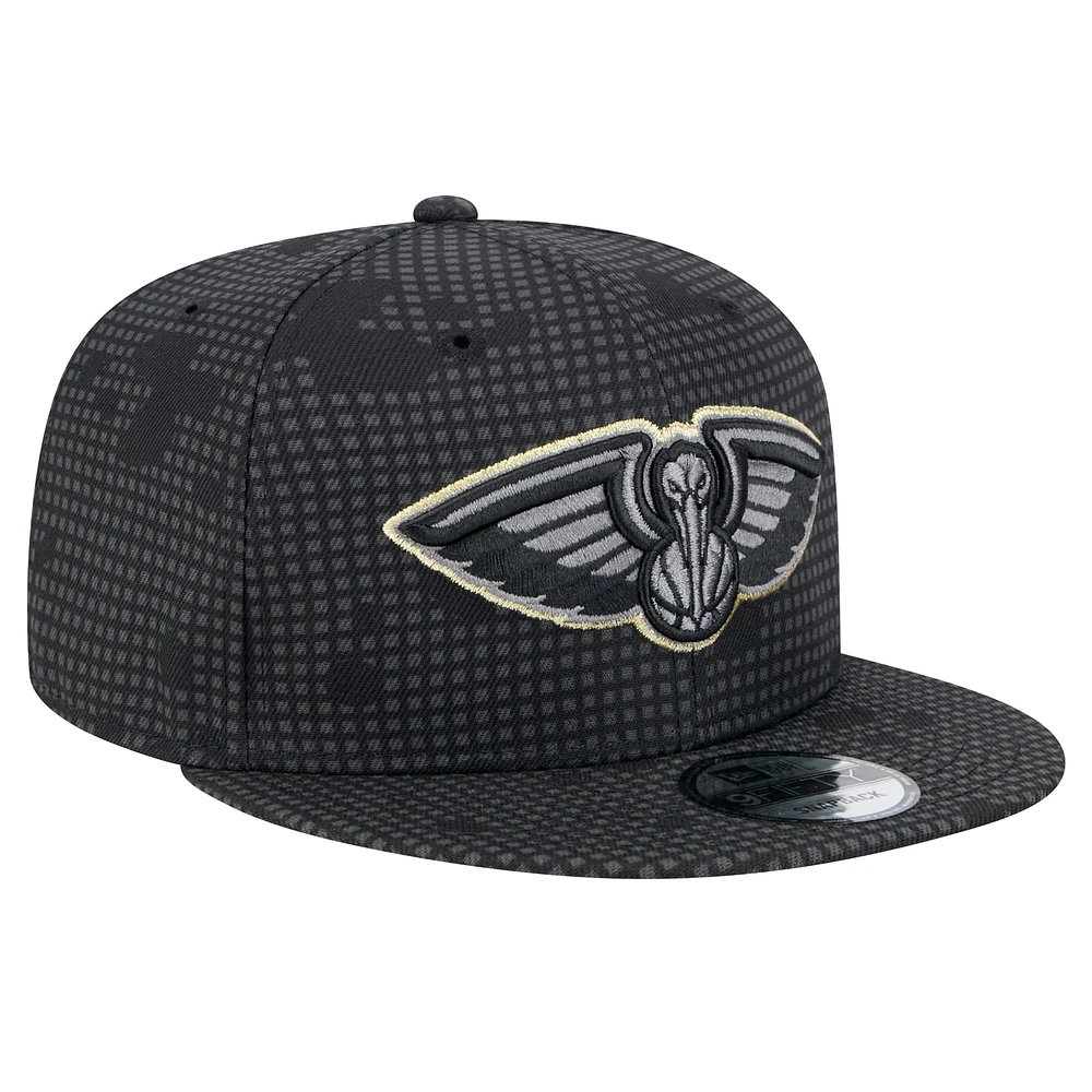 Men's New Era Black New Orleans Pelicans Midnight Ink Pop Outline 9FIFTY Snapback Hat