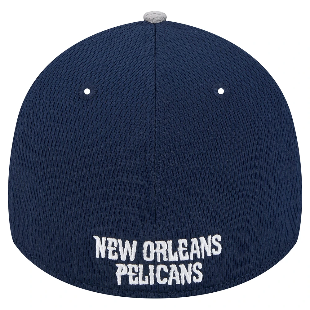 Casquette flexible 39THIRTY New Era Orleans Pelicans Active Trim pour hommes, gris/bleu marine