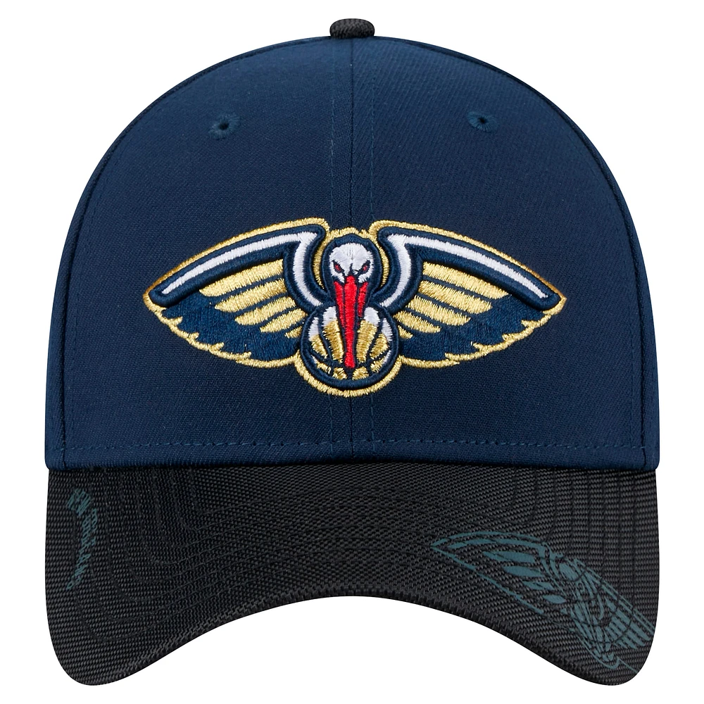 Casquette de sport New Era bleu marine Orleans Pelicans Hit 39THIRTY Flex pour homme