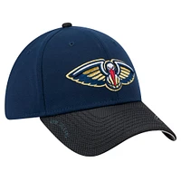 Casquette de sport New Era bleu marine Orleans Pelicans Hit 39THIRTY Flex pour homme