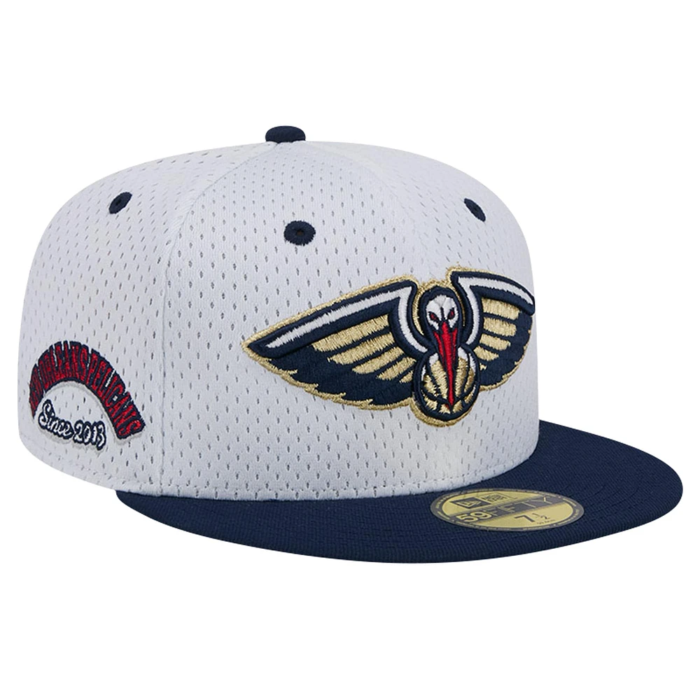 Casquette ajustée New Era Orleans Pelicans Throwback 2Tone 59FIFTY pour hommes, blanc/bleu marine