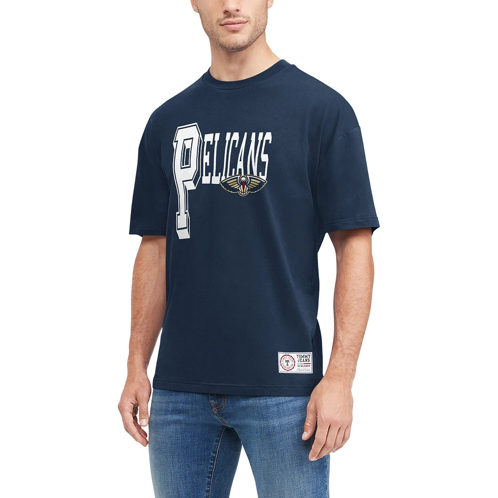 T-shirt Tommy Jeans New Orleans Pelicans Mel Varsity bleu marine pour homme