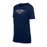 T-shirt New Era bleu marine Orleans Pelicans Glam Game Flower pour femme