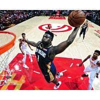 Photographie non signée de Zion Williamson en train faire un dunk avec les New Orleans Pelicans