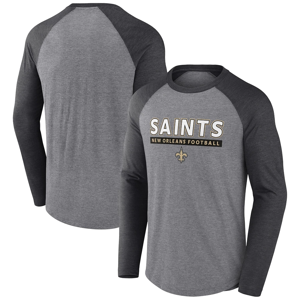 T-shirt à manches longues raglan tri-mélangé New Orleans Saints Fanatics gris chiné/charbon pour hommes